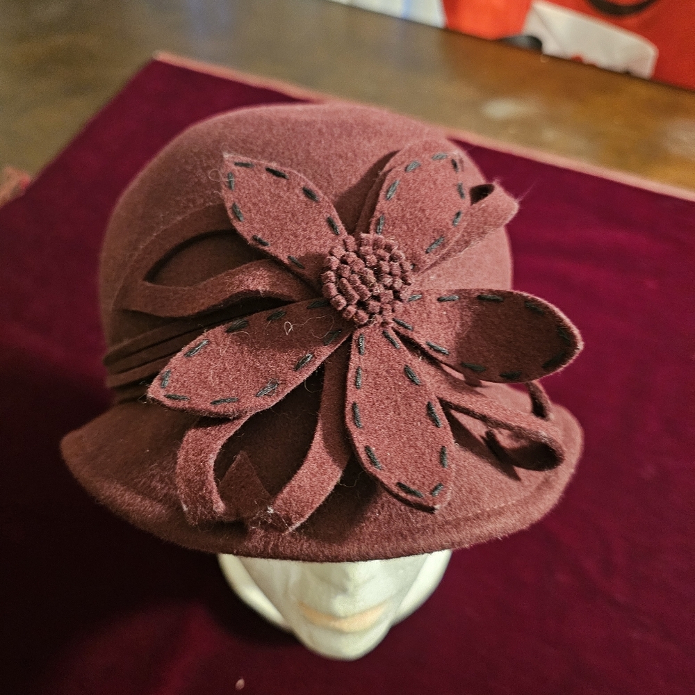 Delux Vintage Style Felt Womens Hat Floral Detail Burgundy 20s 30s 40s - Picture 10 of 13